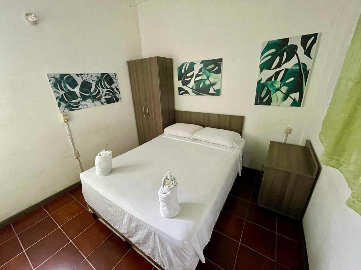 Hostal Inn 1 Flores Exterior foto